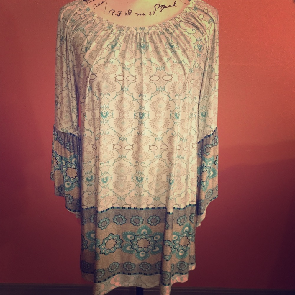 Blue/gray/tan top